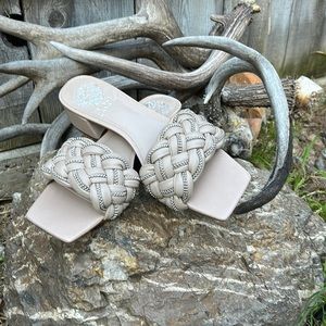 Vince Camuto flat sandals size 8